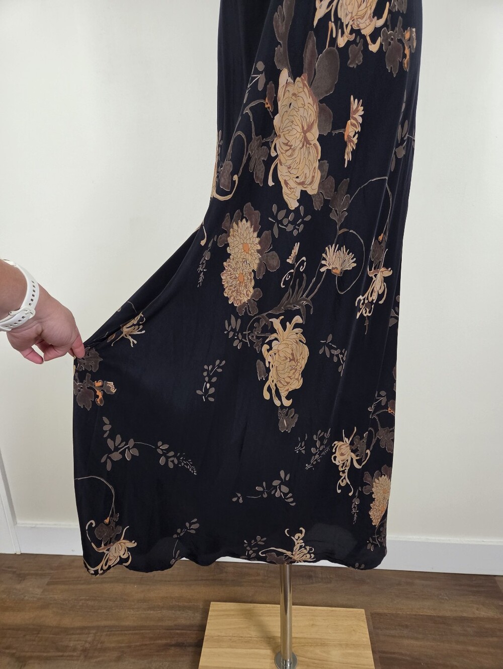 Silk Floral Maxi Dress Size Small Black Tan Lightweight Formal (u) - Picture 5 of 13